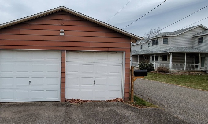 Barnesville Casa | Quiet Country Home with Garage