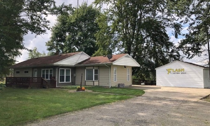 Hamersville Casa | Quiet Country Home tiene capacidad para 23 personas, ideal para reuniones, equipos, retiros