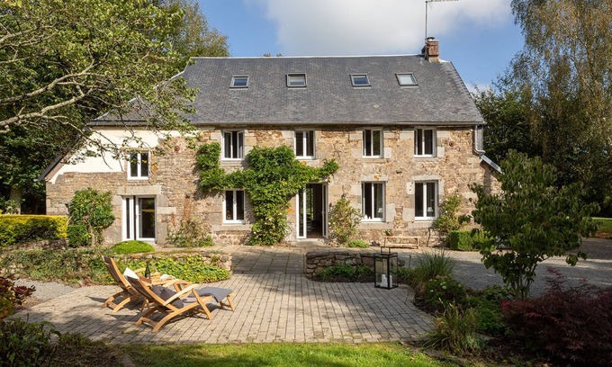 Percy-en-Normandie Casa | Quiet country house with park-like garden near the Atlantic coast ideal for families