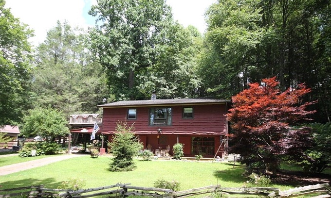 Burnsville Cabina | Quiet. Country setting. Convenient location to larger cities.