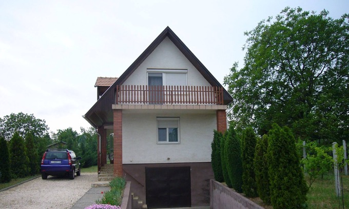 Tatabanya Casa | Tranquila casa de campo en Tatabanya, Hungría, a 3 minutos de la ciudad