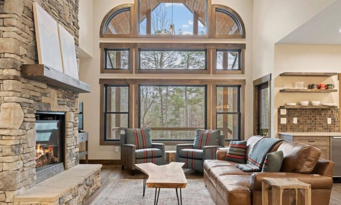 Nebo Casa | Quiet Cove on Lake James with Hot Tub!