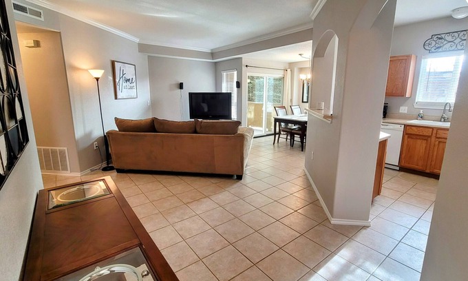 Stetson Hills Condominio | Quiet Cozy 2BR/2BA Fully Furnished Condo