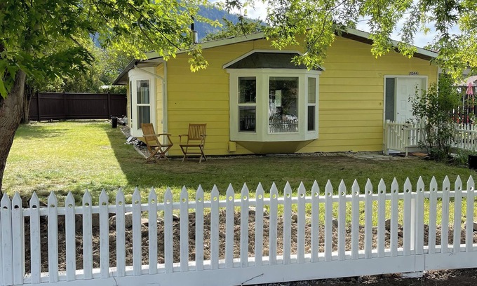 Okanagan-Similkameen Casa | Quiet, cozy, 3-bedroom house, minutes away from Lake and wineries. Pet-friendly!