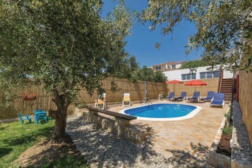 Kastel Sucurac Apartamento | Quiet cozy apartment with pool