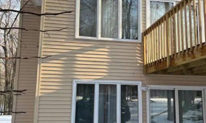 Gouldsboro Cabina | Quiet & Cozy Cabin In The Poconos Mntn w/lots of community amneties Pet-friendly
