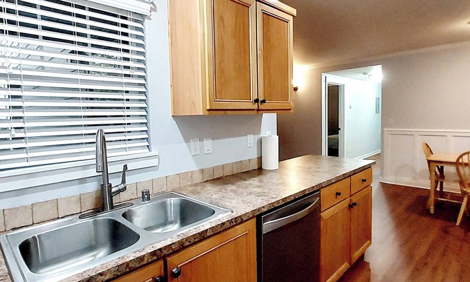 Pleasant Valley Condominio | Quiet Cozy condo in Vancouver