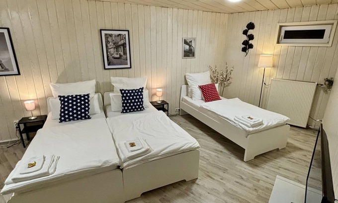 Langenfeld Apartamento | Quiet & cozy double room + single bed in top location