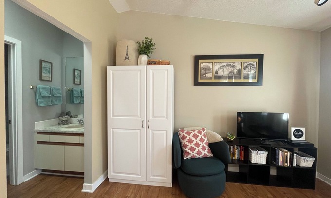 Bettendorf Condominio | Quiet & Cozy Pet-Friendly Condo with Pool & Garage