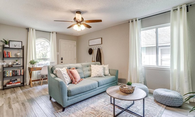 Westworth Village Casa | Quiet & Cozy Retreat - Ideal for Long Term Stays