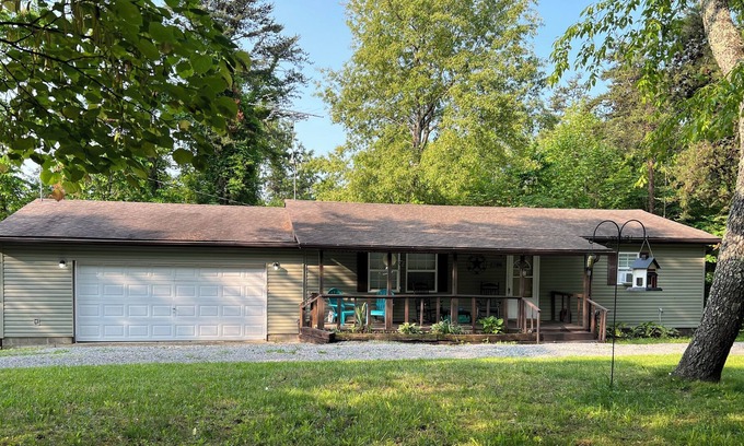 Wakefield Casa | Quiet & cozy retreat with firepit, front porch, back balcony, walk-in tub & more