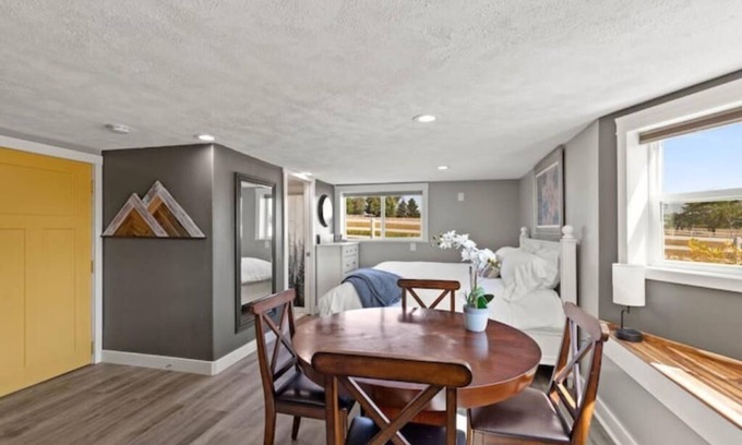 Spokane Casa | Quiet/Cozy Studio, Fire Pit, King bed, Views