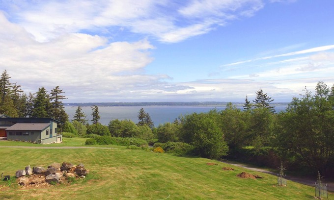 Lummi Island Cabina | Quiet, Cozy, Water View, Loft Apartment Style Getaway, Located on 3 Acres