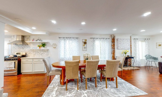 Sylmar Casa | Quiet cul-de-sac home with big enclosed dog-friendly yard, near large park