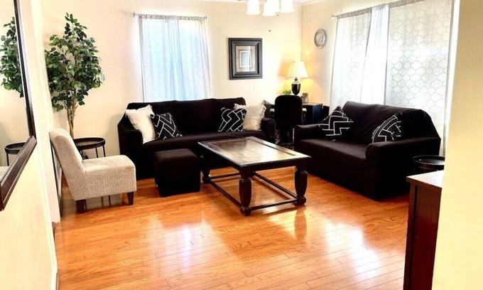Havelock Casa | Quiet & Downtown Smart TVs in all bedrooms, minutes from base.