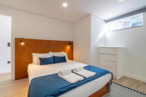 Lapa Apartamento | Quiet Duplex w Patio in Lapa by LovelyStay