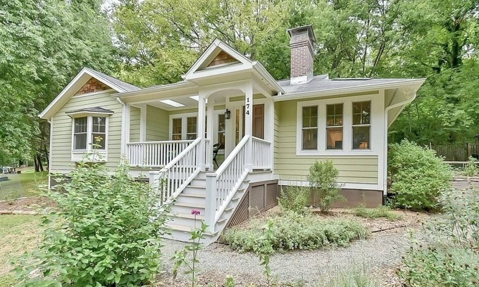 Pittsboro Casa | Quiet, elegant cottage just steps from downtown Pittsboro—minutes to Jordan Lake