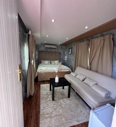 Hatta Otro | Quiet Farm Caravan