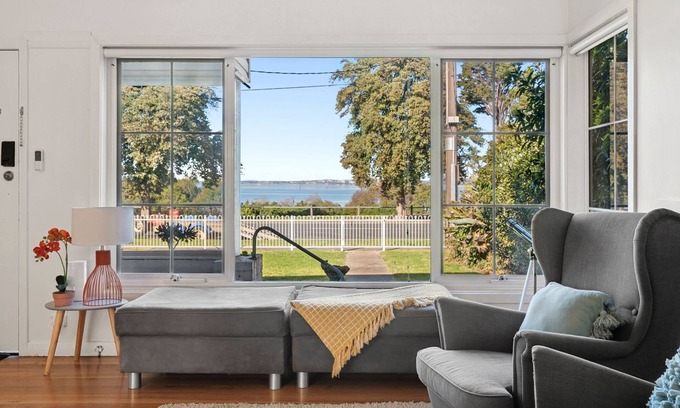 North Shore Casa | Quiet Geelong Getaway | Bay views