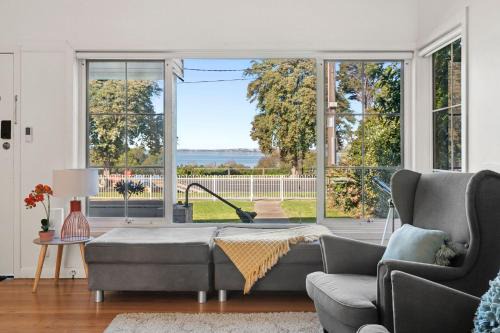 North Shore Casa | Quiet Geelong Getaway I Bay views