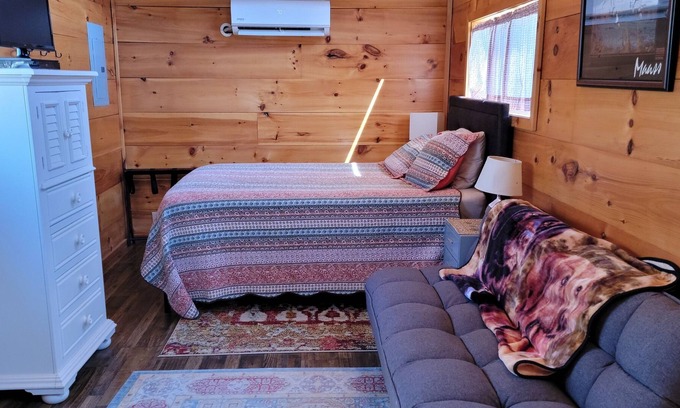 Wilder Cabaña | Quiet Get-a-Way Cottage at The Retriever Retreat