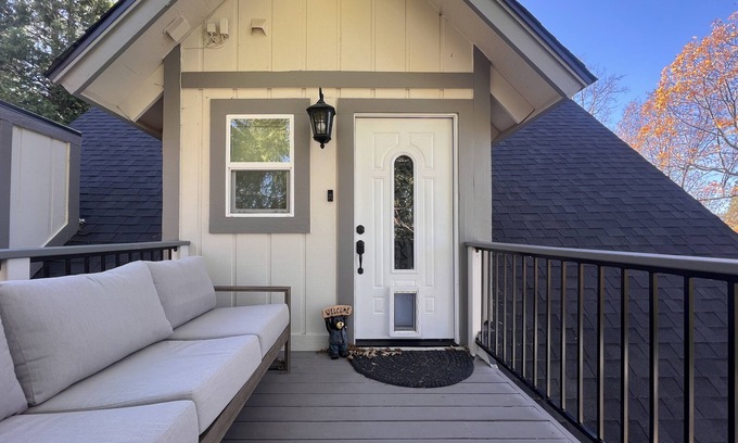 Cedar Glen Apartamento | Quiet getaway with a great view