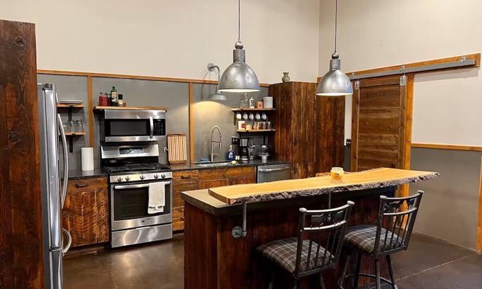 Bigfork Otro | Quiet getaway with land for kids and pets to roam!