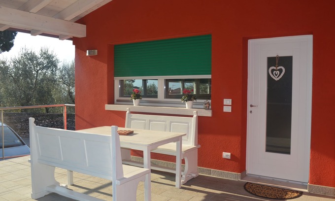 Malcesine Apartamento | Vacaciones tranquilas, en una zona rodeada de vegetación, a tiro de piedra del centro.