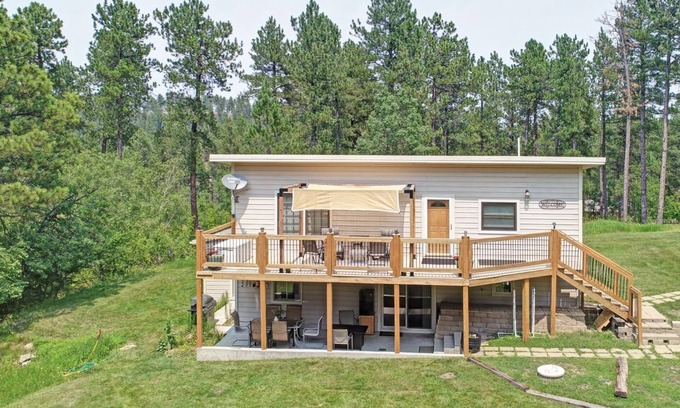 Sturgis Casa | Quiet home in the trees.