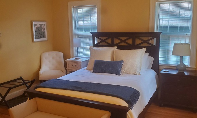 Winston - Salem Apartamento | Quiet, home-style stay in historic Washington Park neighborhood.
