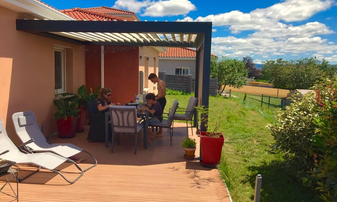 Orbeil Casa | Quiet house and garden for 5 near the volcanoes