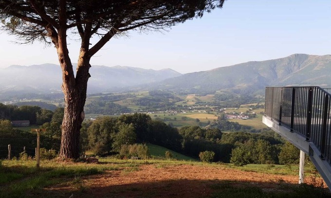 Irouleguy Casa | Quiet house to rent on the heights of Irouléguy for 6 to 12 people