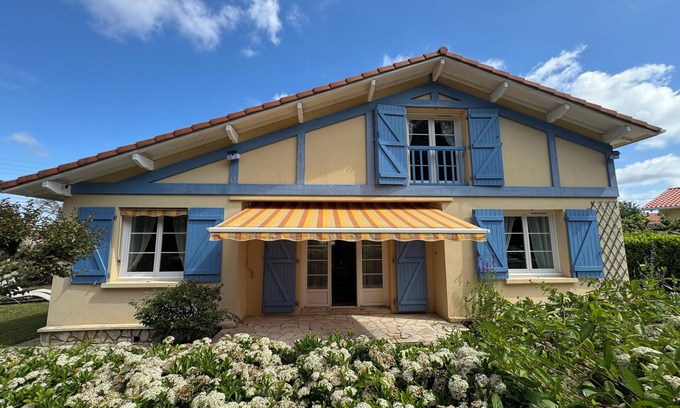 Mont-de-Marsan Casa | Quiet house with spa, barbecue, garden and view of the cycle path