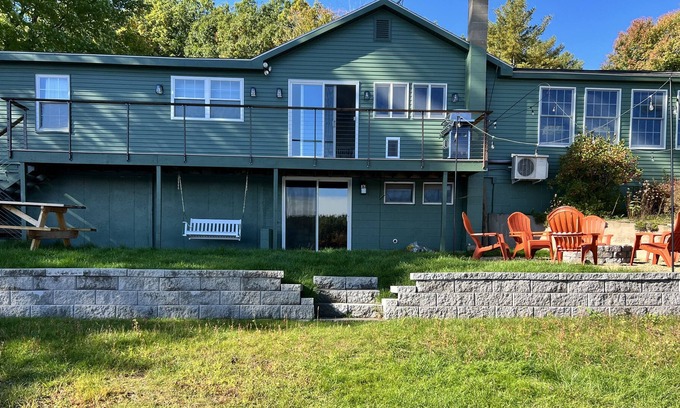 Acton Cabina | Quiet Lake House