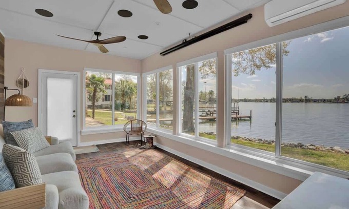 Hollands Landing Casa | Quiet Lake Retreat - King, Wi-Fi