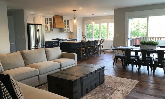 Holmes Casa | Retiro tranquilo frente al lago a solo 80 minutos de la ciudad de Nueva York - con muelle privado