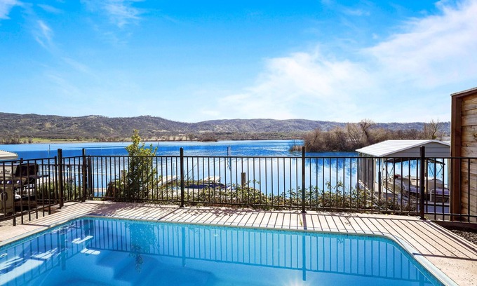 Clear Lake Casa | Quiet Lakefront Escape-Pool/GameRoom/ArcadeGames/Pedal Boats/Kayak/FirePit/Dock