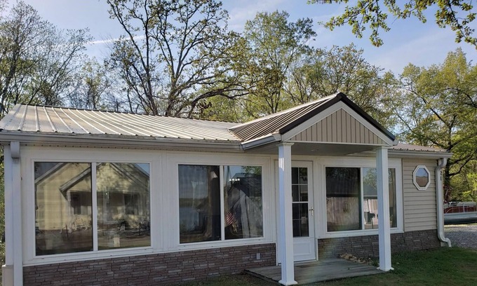 New Concord Casa | Quiet Lakehouse with an Amazing all Season Sunroom!
