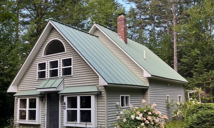 Stockton Springs Cabaña | Quiet Lakeside cottage in Searsport