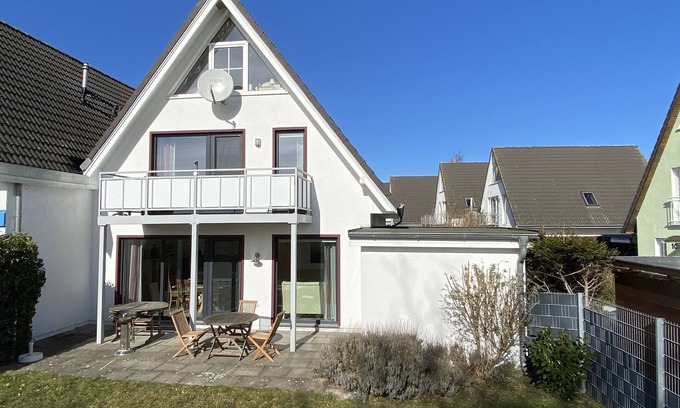 Breege Apartamento | Quiet location, vacation apartment with terrace and garden - Ferienhaus Solamar FeWo EG