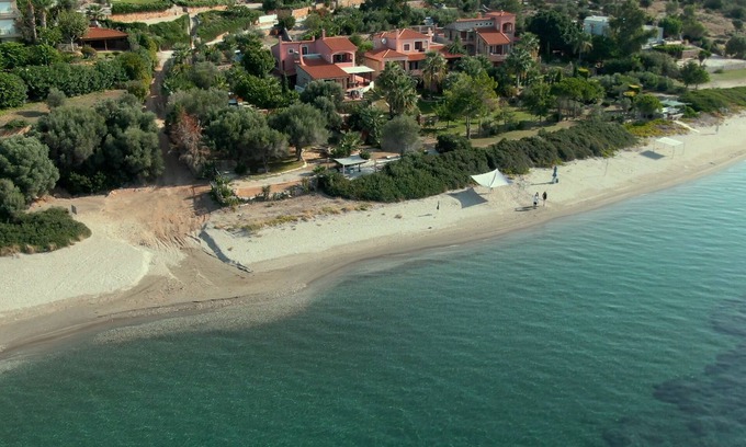 Karystos Villa | Villa Athena- ¡Ubicación tranquila con acceso directo a la playa desde nuestro jardín!