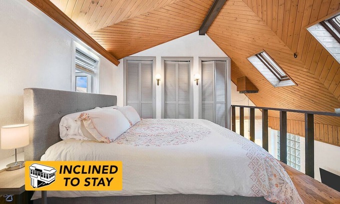 Crafton Casa | Quiet Loft Sleeps 4, Bright & Beautiful, w/Parking