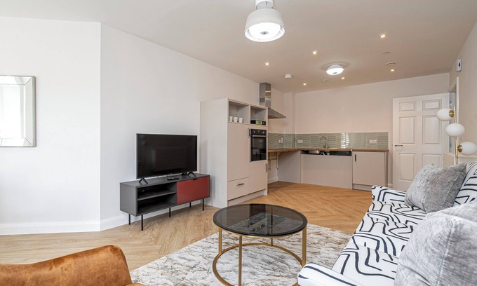 Leatherhead Apartamento | Quiet Luxe Escape 65s Only