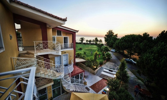 Kiparissia Apartamento | Suites de lujo frente a la playa tranquilos en Kalo Nero playa con espectaculares vistas al mar