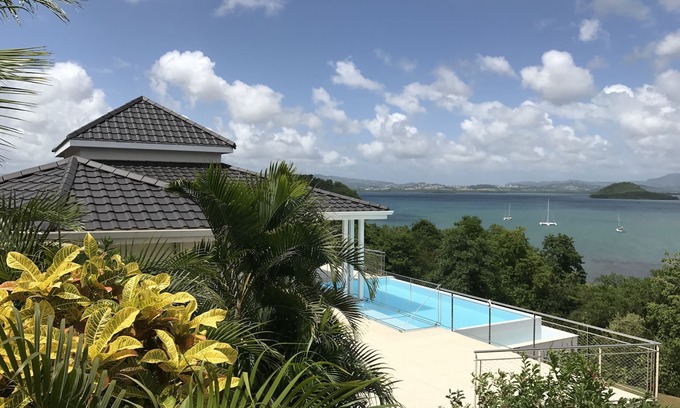Trois-Ilets Villa | Tranquila villa de lujo con piscina infinita, en el campo de golf con vista al mar
