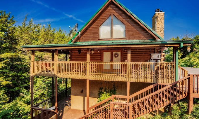 Sevierville Cabina | Quiet Modern Cabin by Pigeon Forge, Dollywood Park, Rod Run , & Gatlinburg,