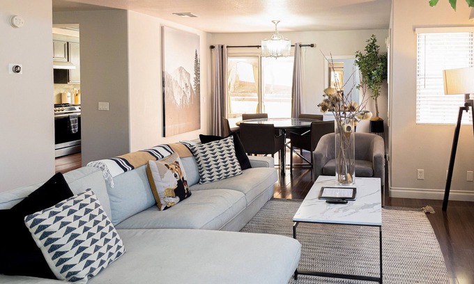 Santa Ana Heights Casa | Quiet Modern Home by Meadows Park