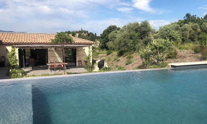 Alleins Casa | Quiet modern house, infinity pool, near Luberon, Avignon and Aix