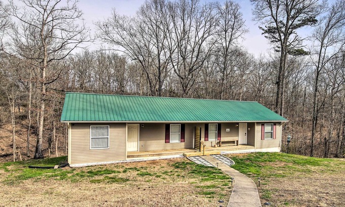 Morristown Casa | Quiet Morristown Hideaway w/ Deck & Fire Pit!