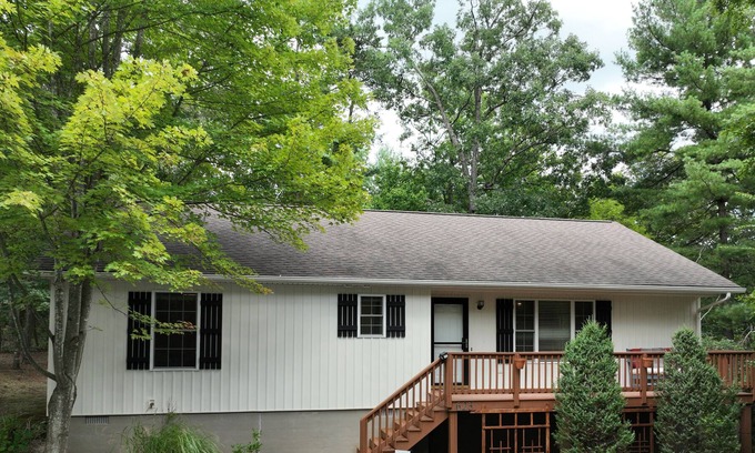 Mount Jackson Cabina | Quiet Mountain Getaway | Woodland views & hot tub | Bryce Resort